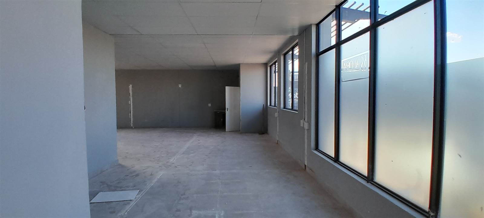 110  m² Commercial space in Cashan photo number 4