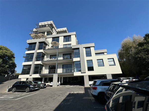 303  m² Commercial space