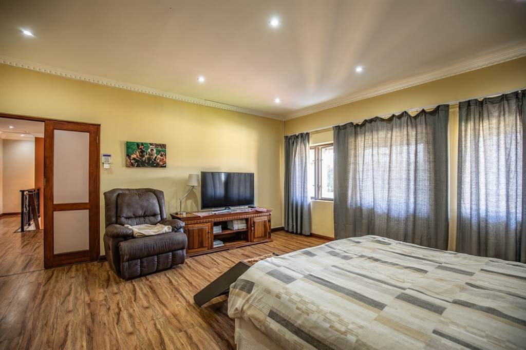 5 Bed House in Mooikloof Equestrian Estate photo number 30