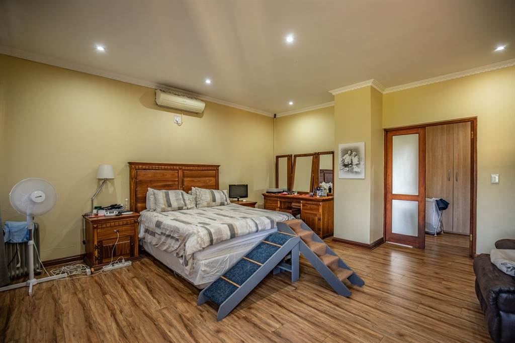 5 Bed House in Mooikloof Equestrian Estate photo number 19