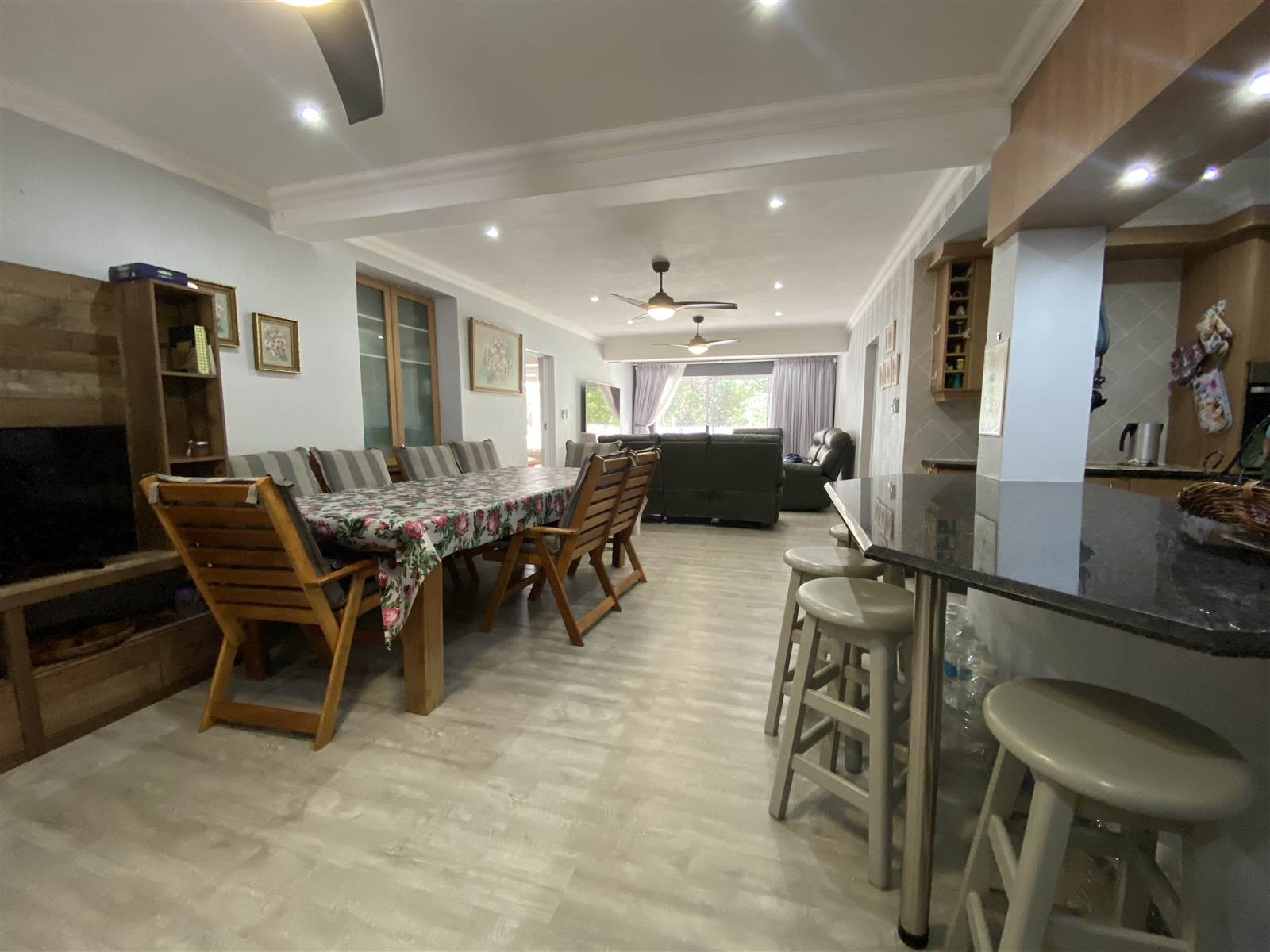 4 Bed Apartment in Shelly Beach photo number 9