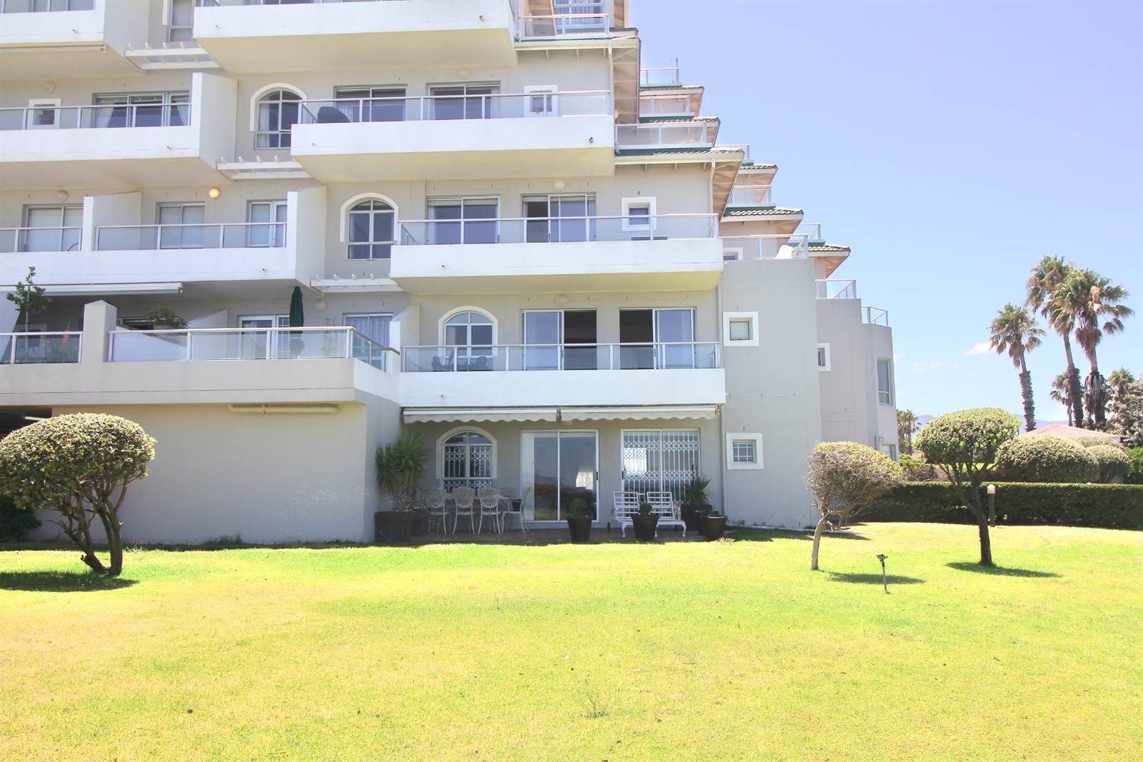 4 Bed Apartment in Greenways Golf Estate photo number 2