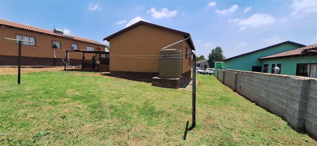2 Bed House in Rietspruit photo number 2