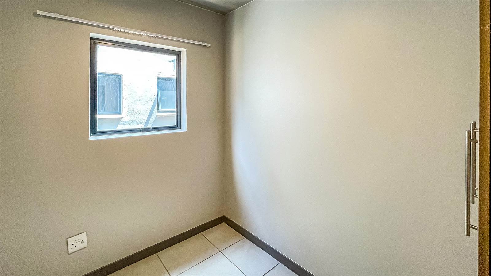 3 Bed Apartment in Kyalami photo number 10