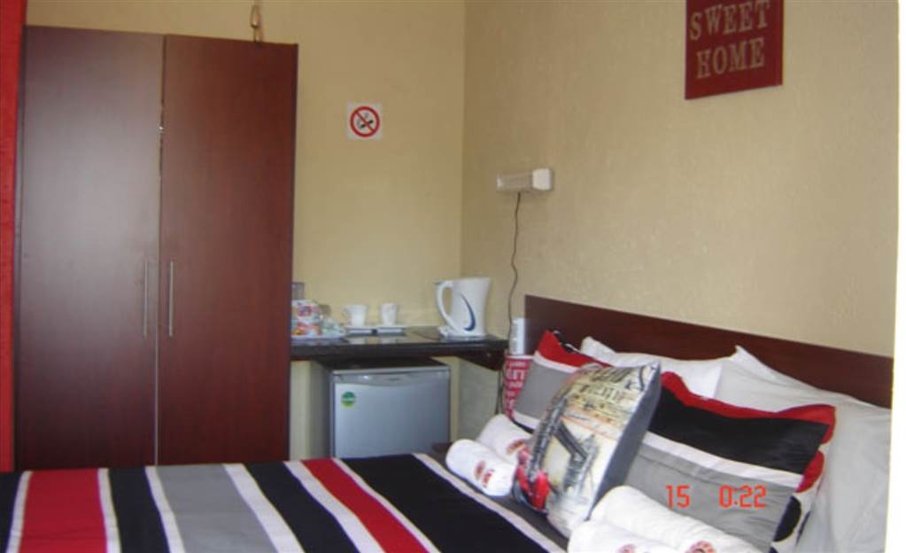 18 Bed Flat in Mafikeng photo number 7