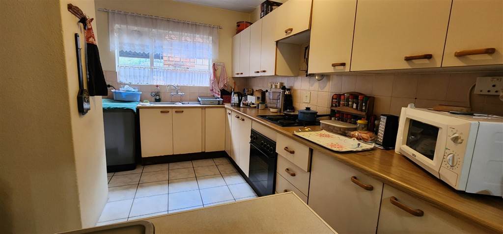 3 Bed Townhouse in New Redruth photo number 5