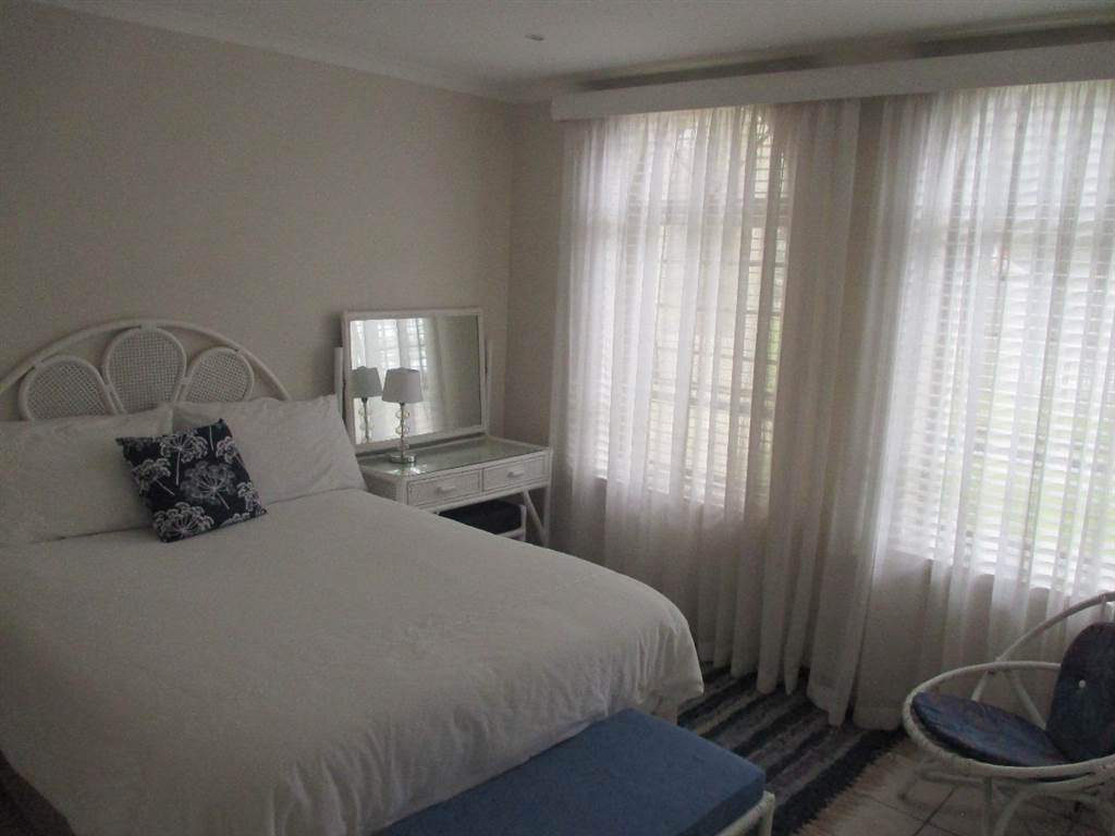 2 Bed Apartment in Mossel Bay Central photo number 6