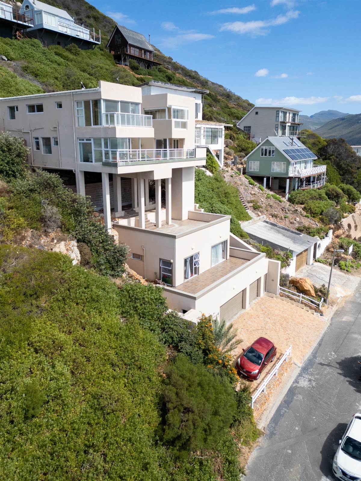 6 Bed Penthouse in Fish Hoek photo number 4