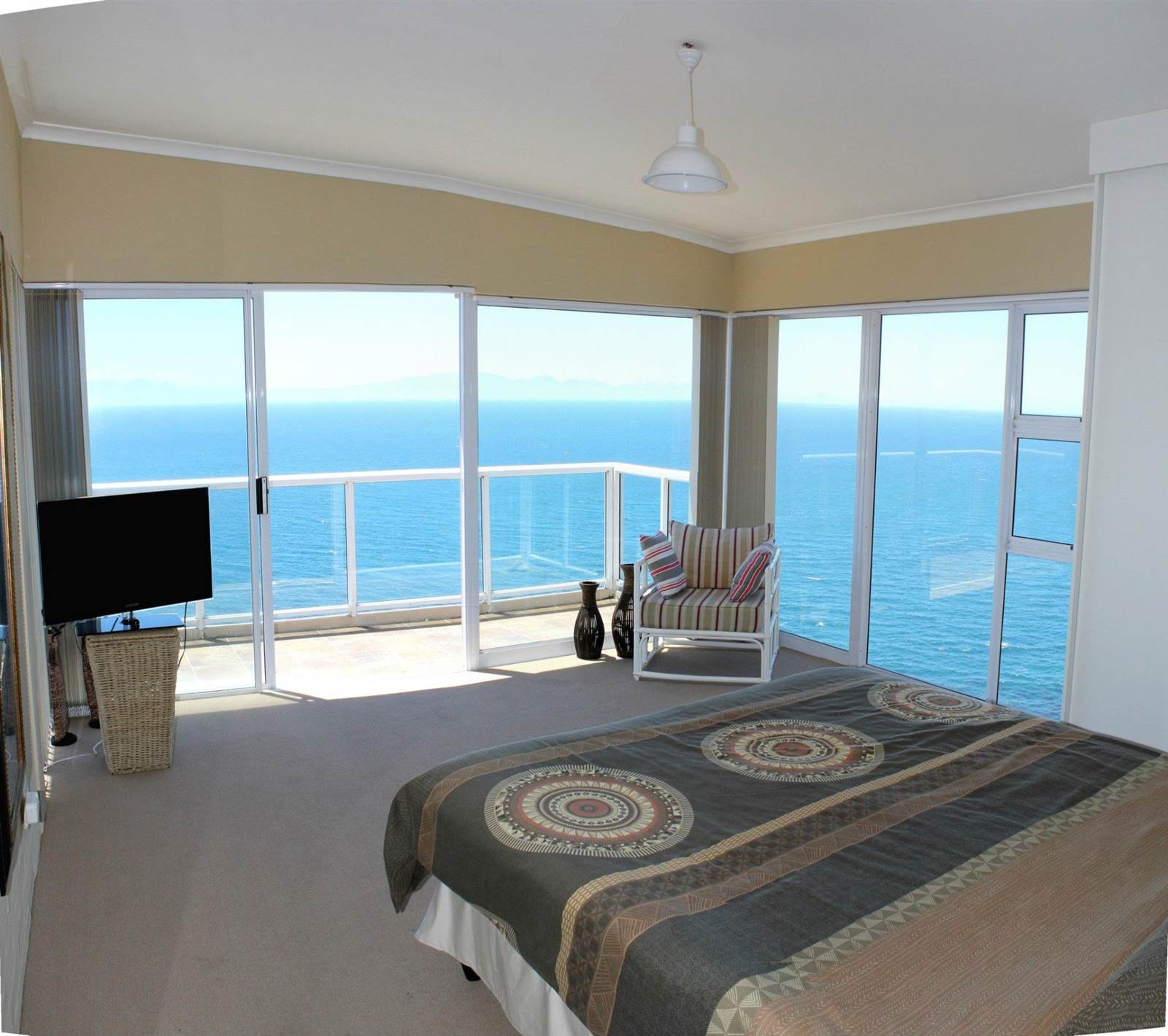 6 Bed Penthouse in Fish Hoek photo number 11