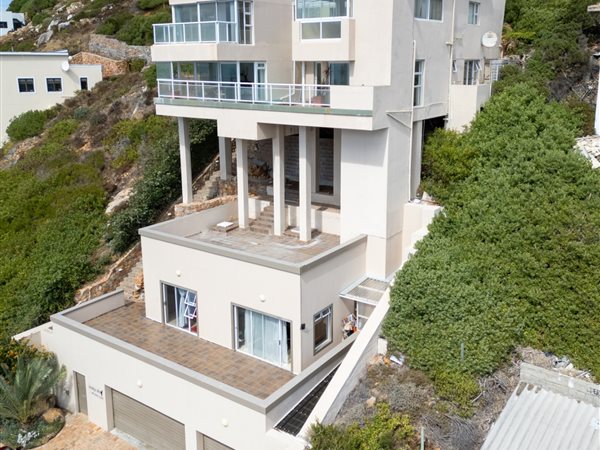 6 Bed Penthouse in Fish Hoek