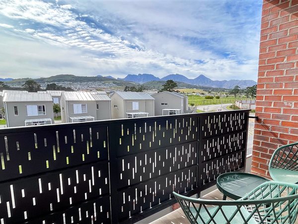 2 Bed Apartment in Somerset West Central