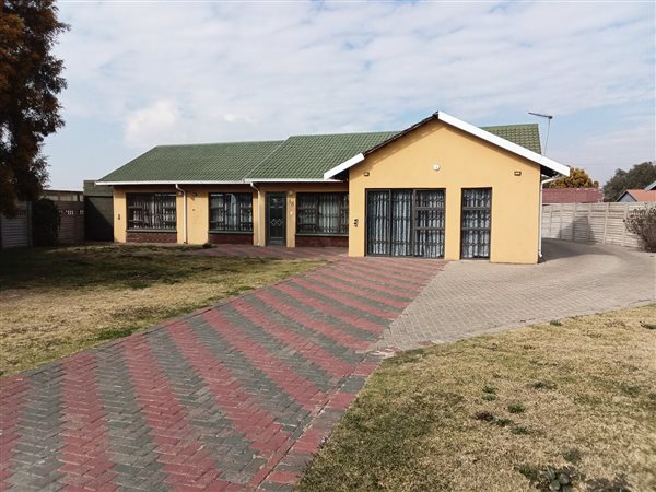 3 Bedroom House 3 Bedroom House