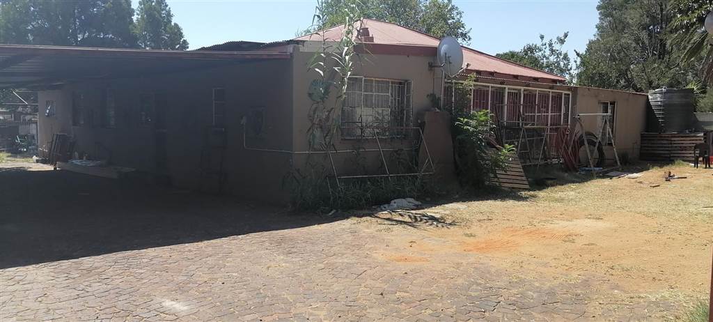 5 Bed House in Rensburg photo number 2