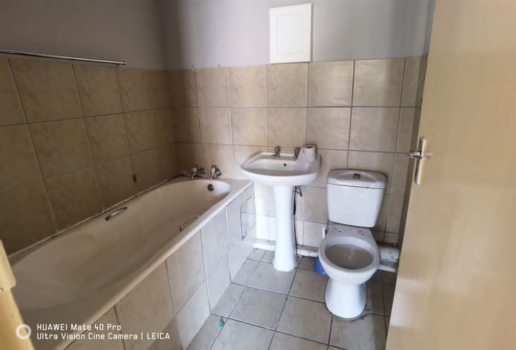 2 Bed Townhouse in Polokwane Central photo number 9