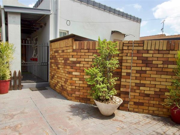 2 Bedroom House 2 Bedroom House