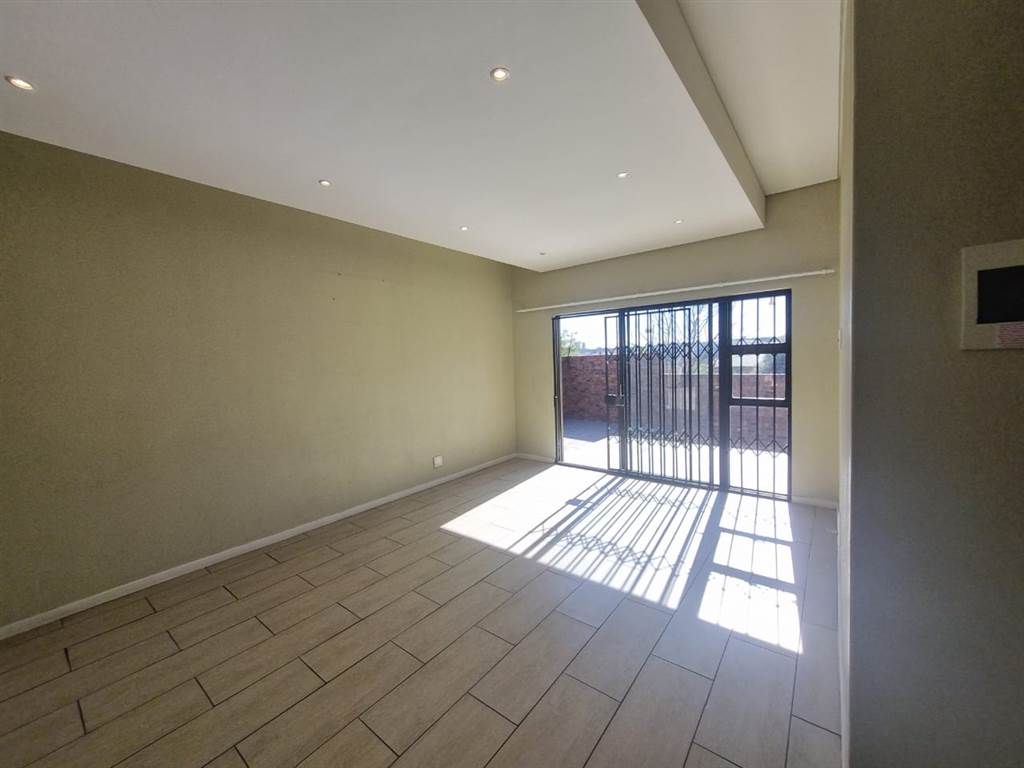 3 Bed Townhouse in Alberton photo number 14