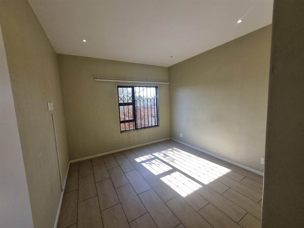3 Bed Townhouse in Alberton photo number 11