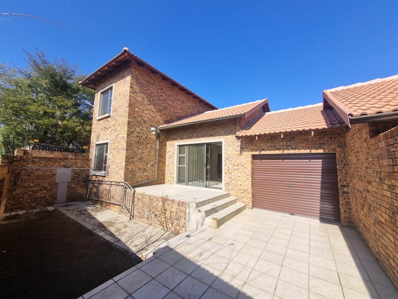3 Bed Townhouse in Alberton photo number 2