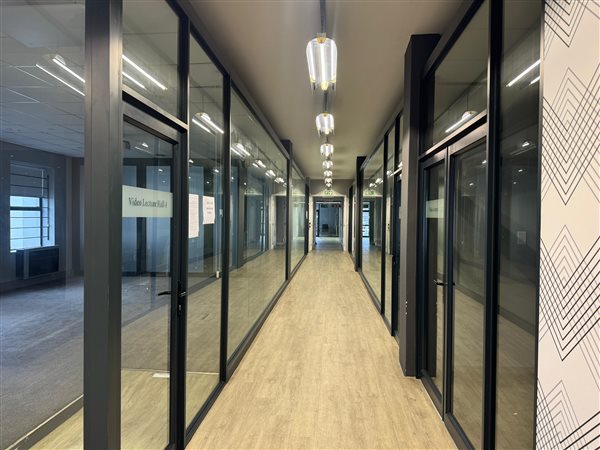 3 132  m² Commercial space