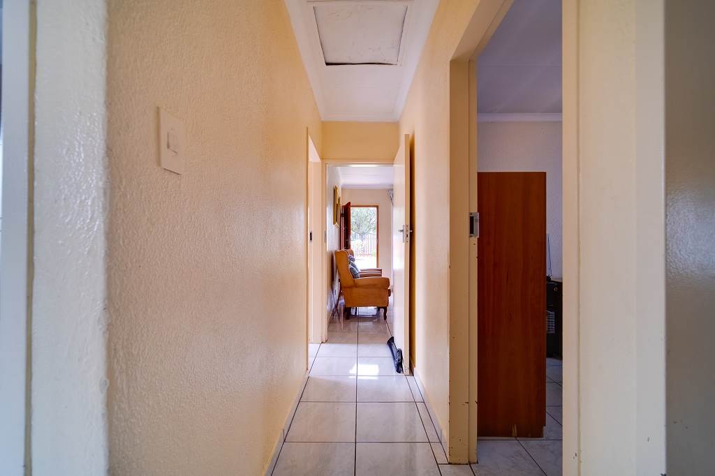 3 Bed House in Palmridge photo number 9