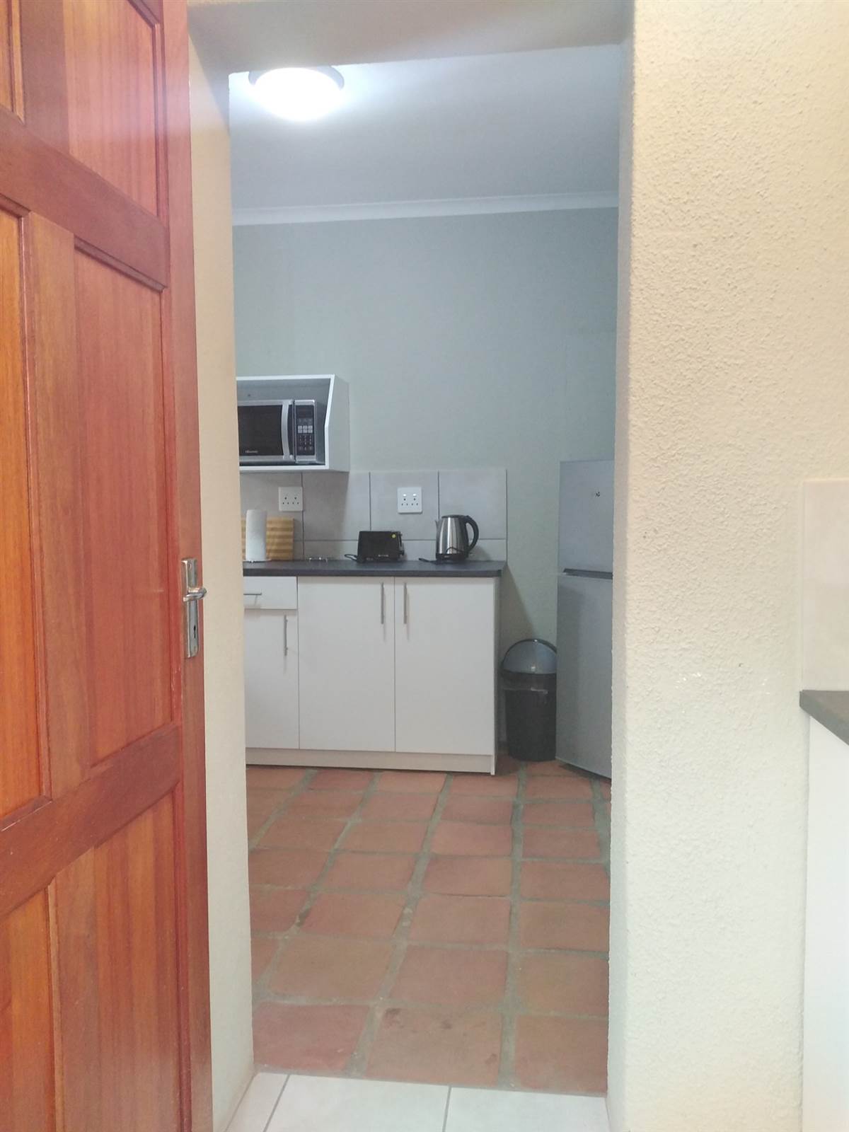 Bachelor apartment in Bellville Central photo number 13