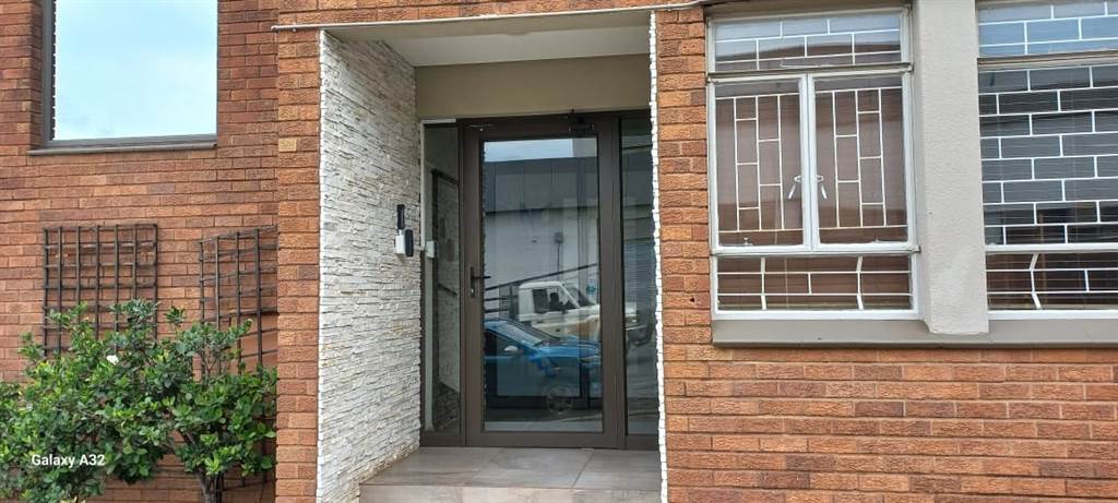 240  m² Commercial space in Louis Trichardt photo number 2