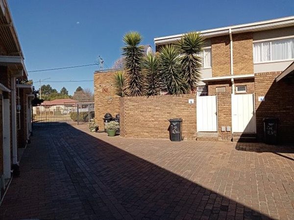 3 Bedroom Duplex 3 Bedroom Duplex