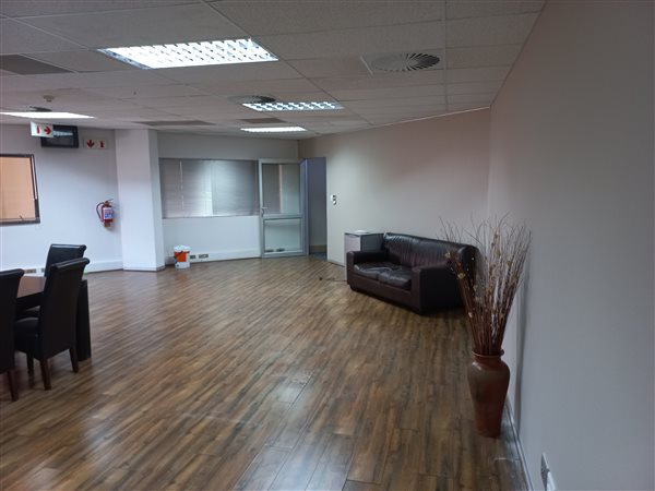 89  m² Commercial space