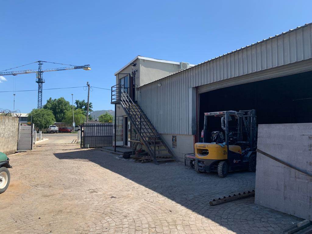 762  m² Industrial space in Dal Josafat photo number 2
