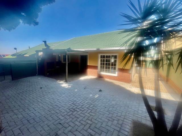 2 Bed House in Alberton photo number 3