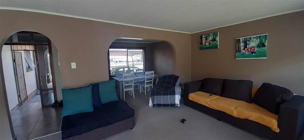 3 Bed House in Secunda Central photo number 3