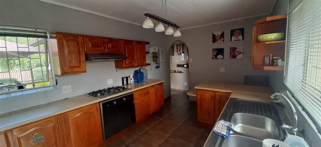 3 Bed House in Secunda Central photo number 11