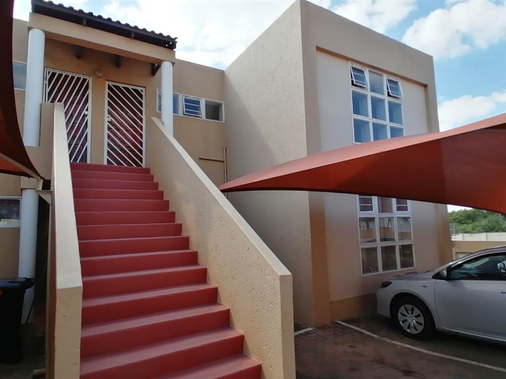 3 Bed Townhouse in Mondeor photo number 3