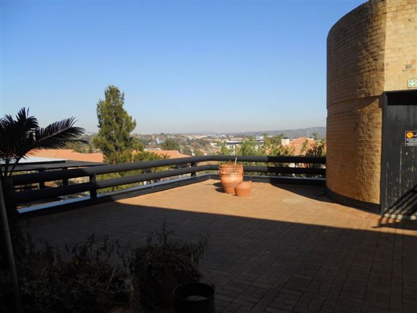 1414.18005371094  m² Commercial space in Sunninghill