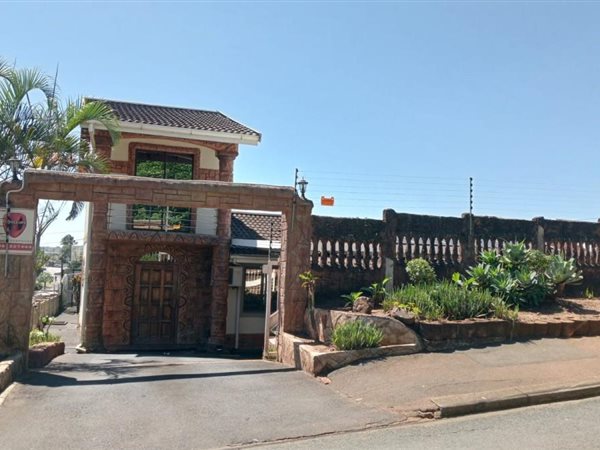 5 Bedroom House 5 Bedroom House