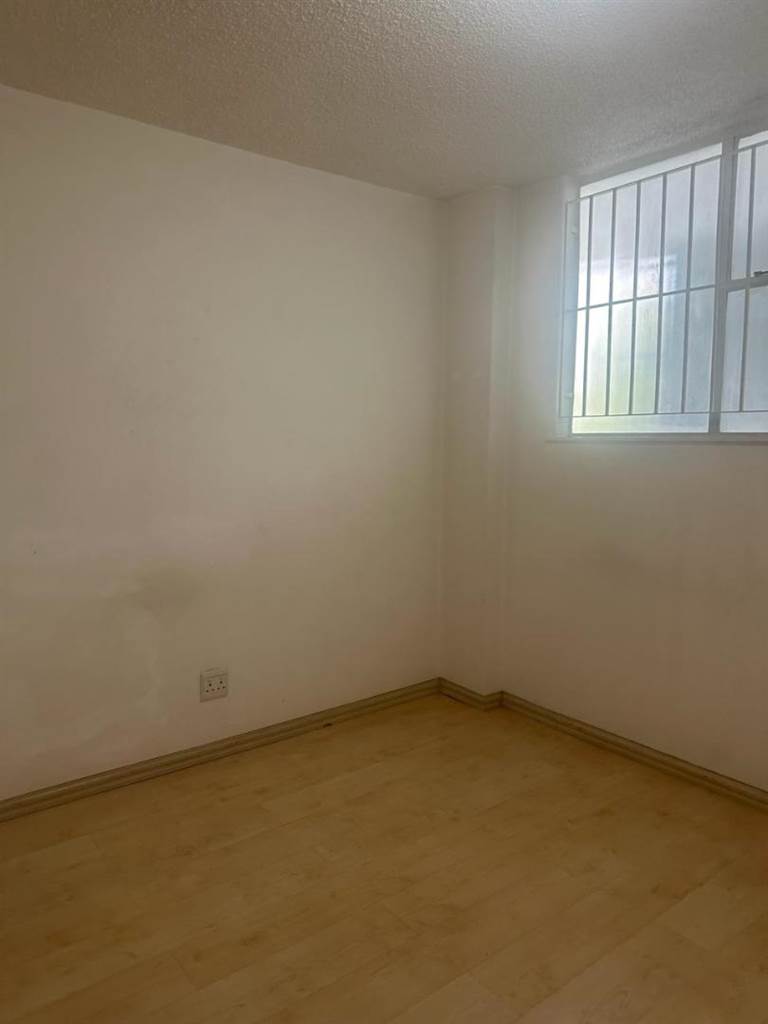 2 Bed Apartment in Bedfordview photo number 25