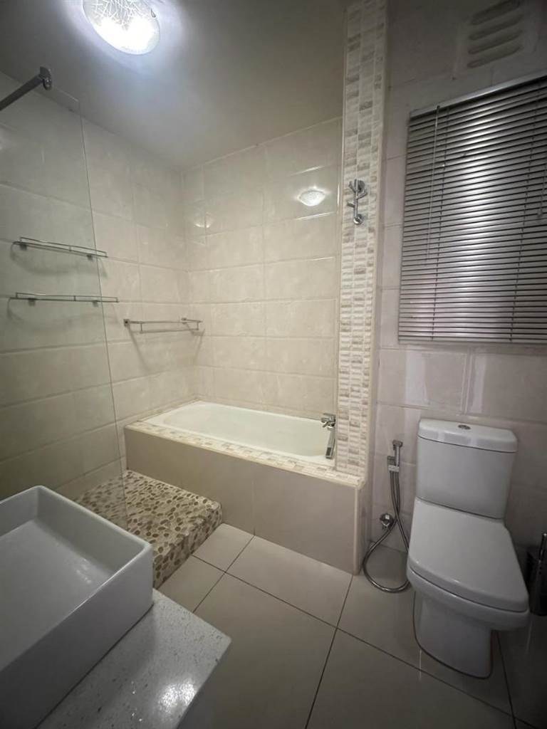 2 Bed Apartment in Bedfordview photo number 21