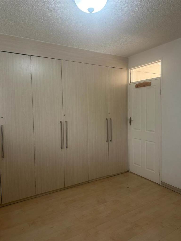 2 Bed Apartment in Bedfordview photo number 24