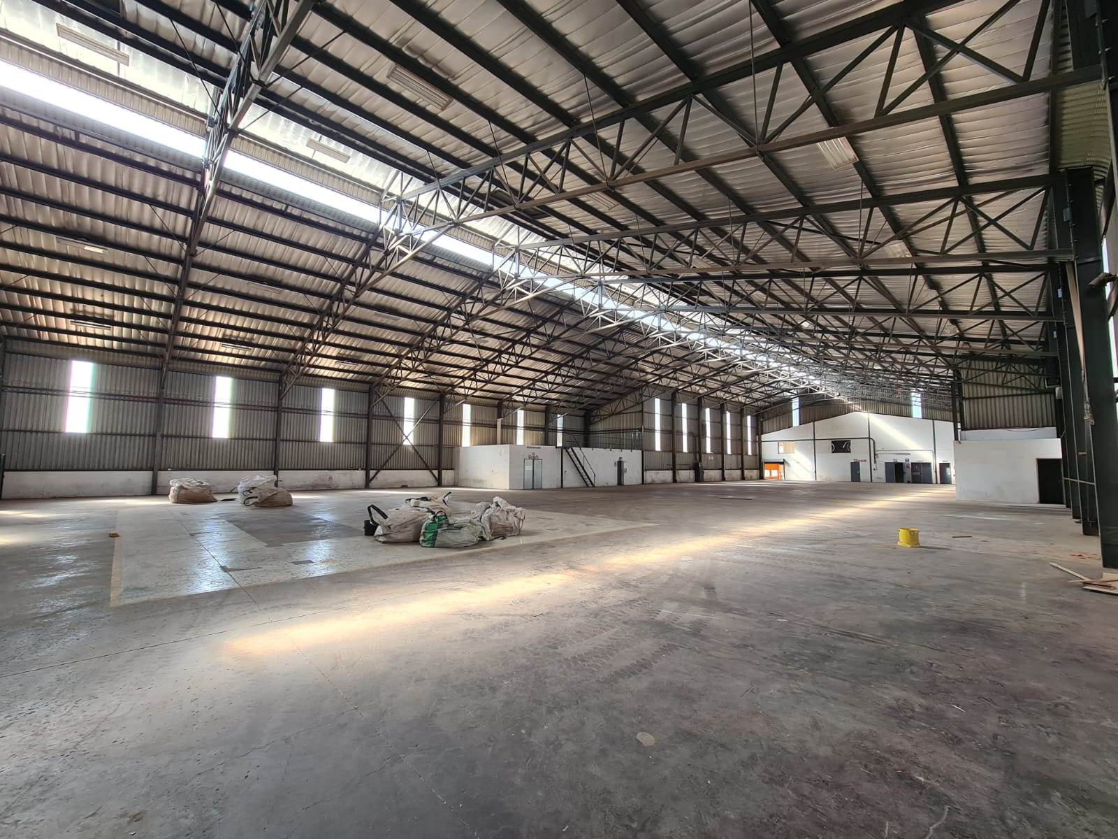 2050  m² Industrial space in Elandsfontein AH photo number 3