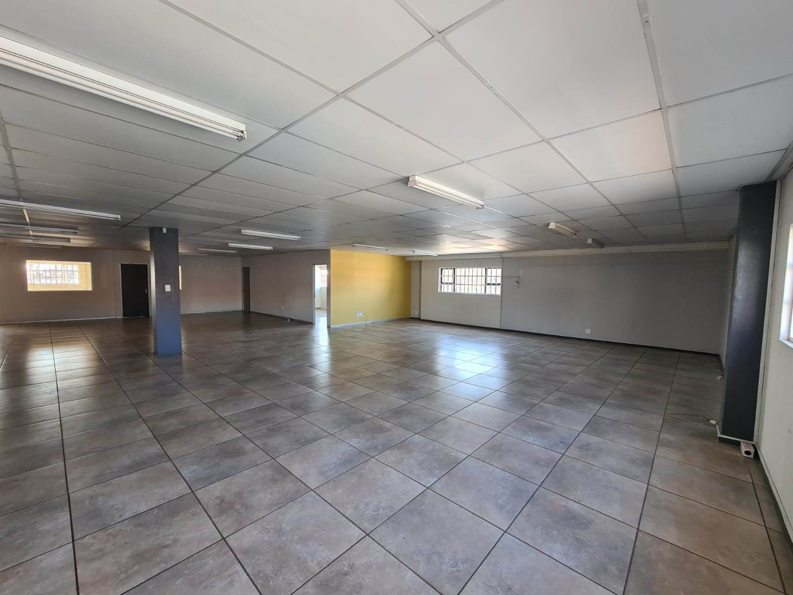 2050  m² Industrial space in Elandsfontein AH photo number 9