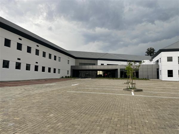 560  m² Commercial space