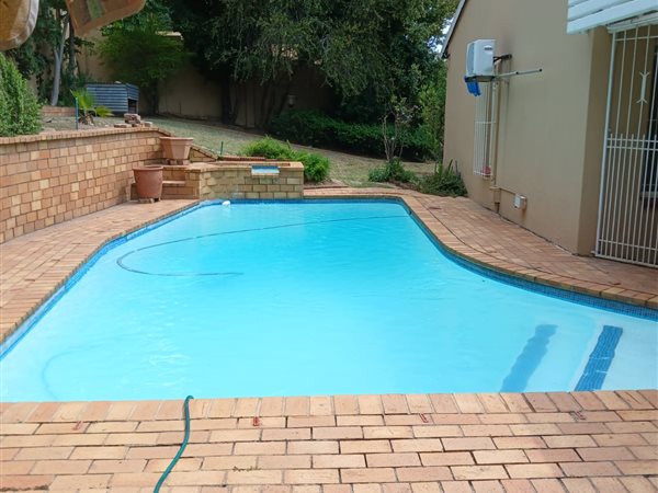 3 Bed House in Bryanston West