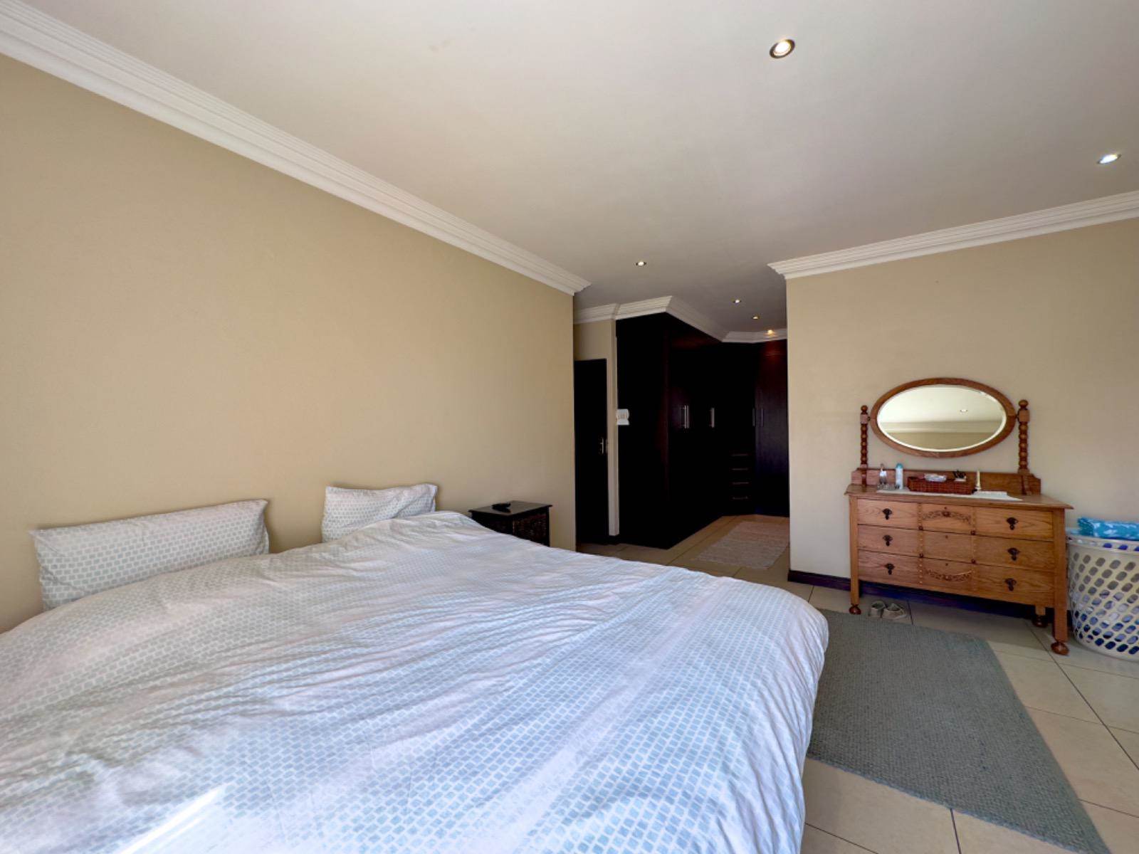 4 Bed House in Glen Marais photo number 11