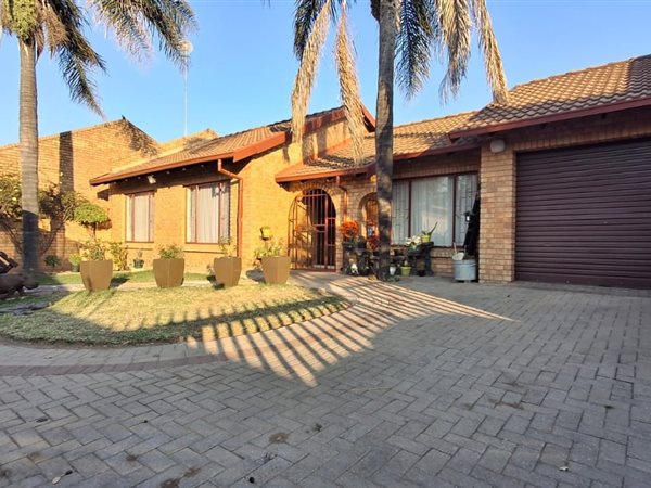 2 Bedroom Townhouse 2 Bedroom Townhouse