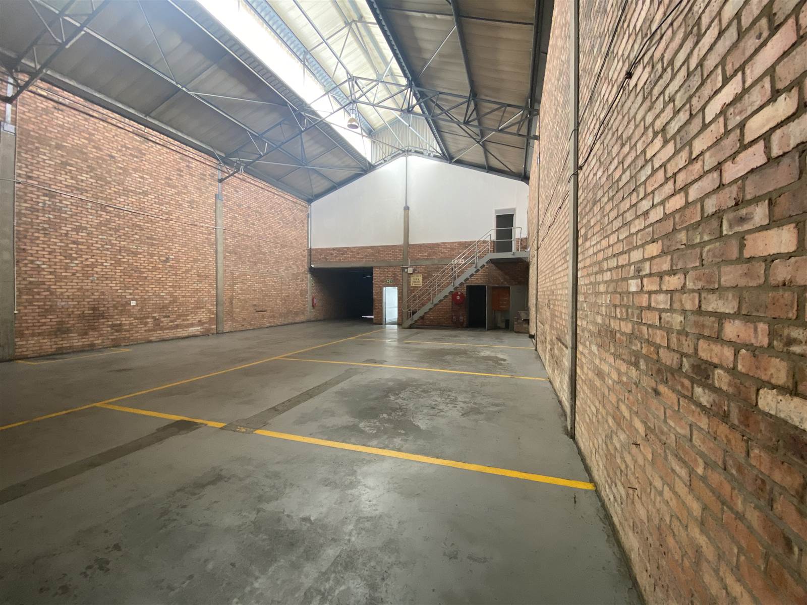 360  m² Industrial space in Randjesfontein photo number 9