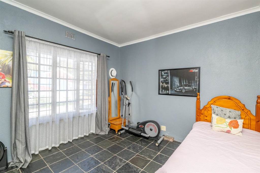 5 Bed House in Durbanville Central photo number 12