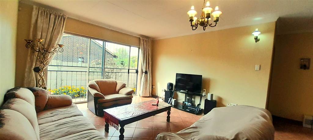 3 Bed House in Ermelo photo number 5