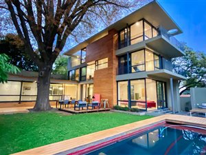 5 Bed House in Craighall Park