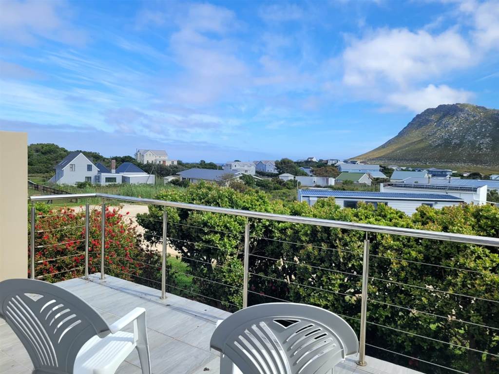 3 Bed House in Pringle Bay photo number 16