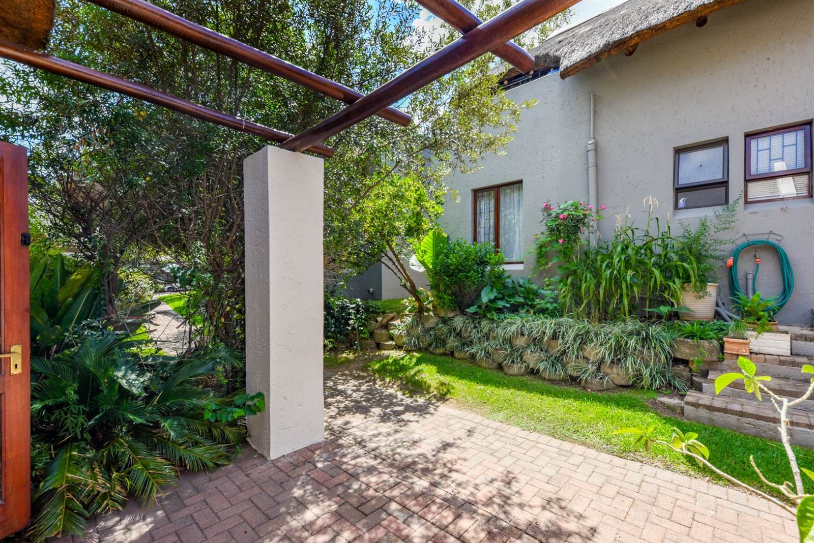 2 Bed Townhouse in Jukskei Park photo number 2
